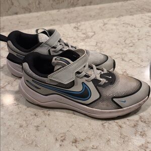 Nike Kids' Cosmic Runner Athletic Shoes